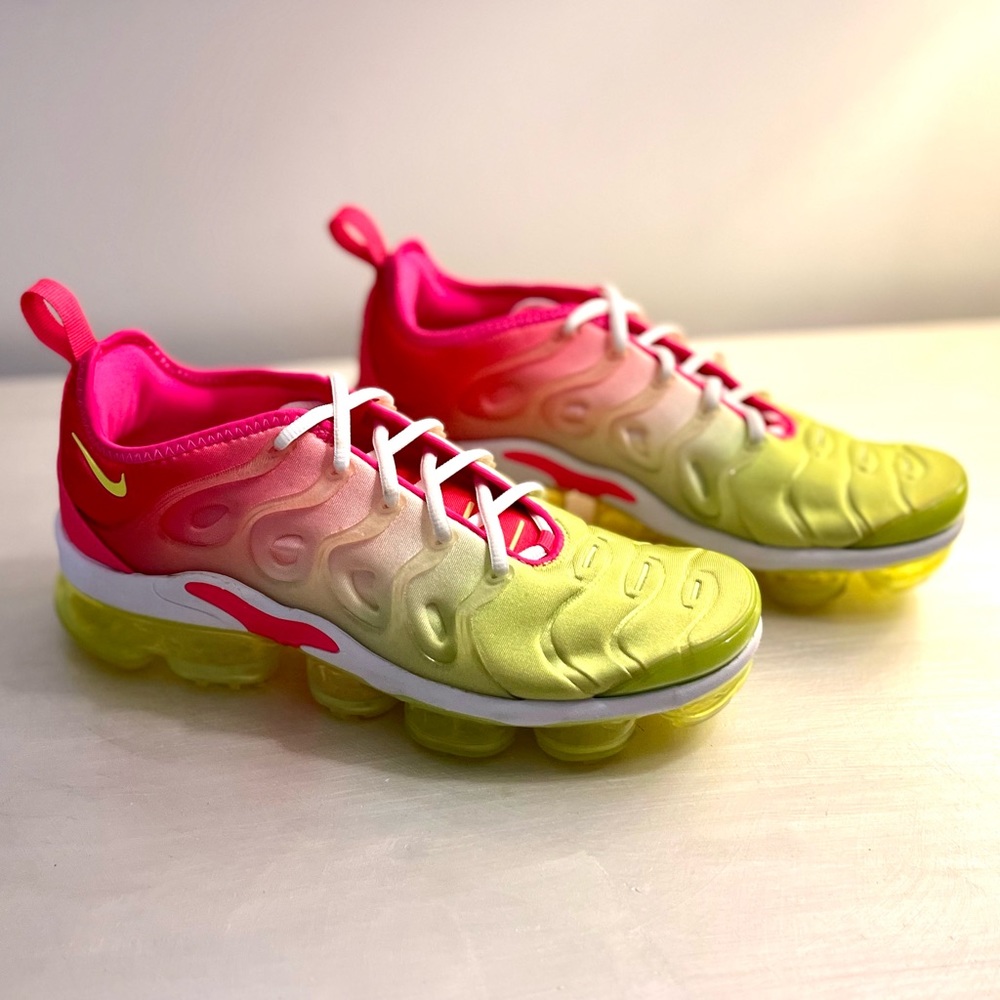 Nike Air VaporMax Plus Pink Volt Gradient Size 8.5